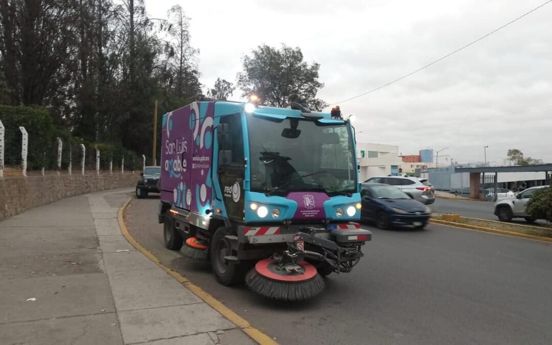 Ayuntamiento de SLP refuerza barrido mecánico en vialidades principales de la ciudad